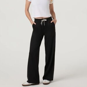 NWT Vuori Halo Essential Wide-Leg Pant - Short